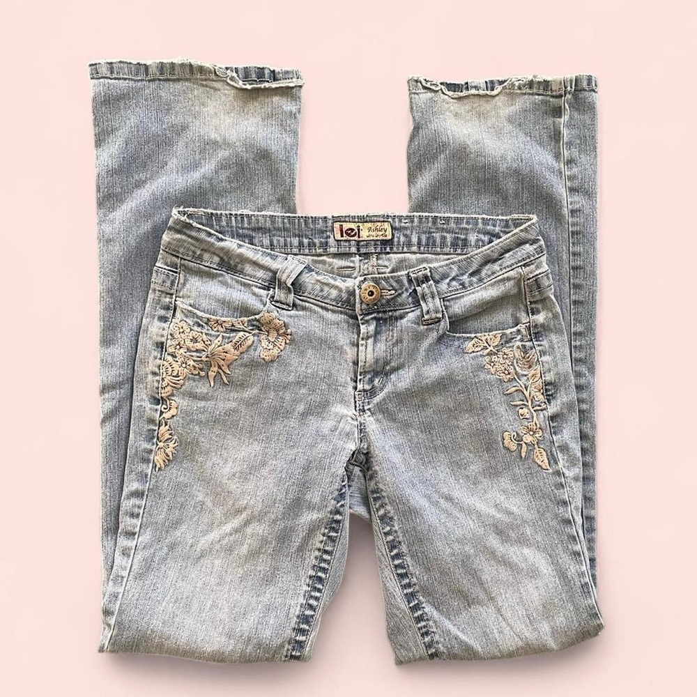 Y2k LEI light wash low rise embroidered jeans